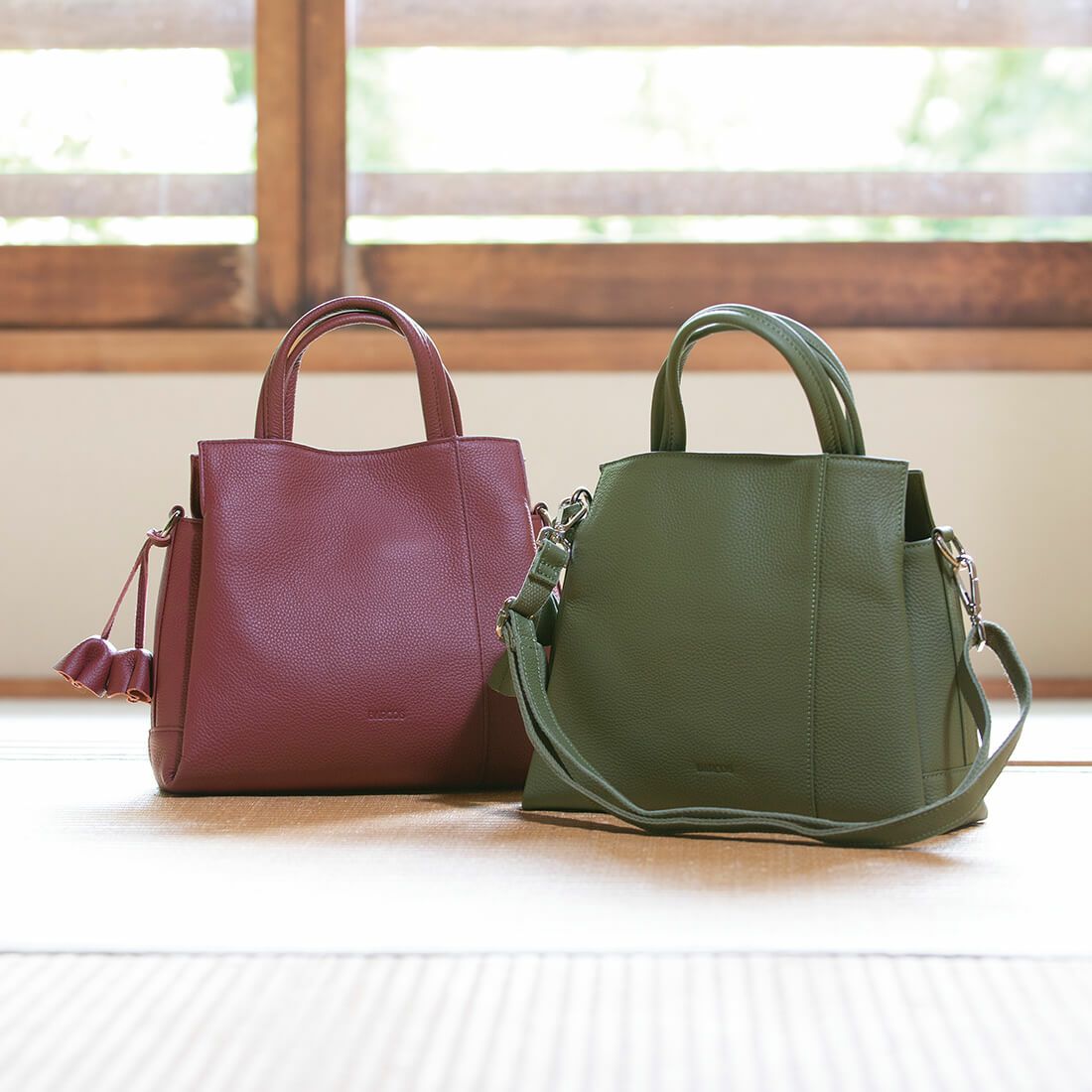 チャーム付き2wayレザーハンドバッグ<ルル>