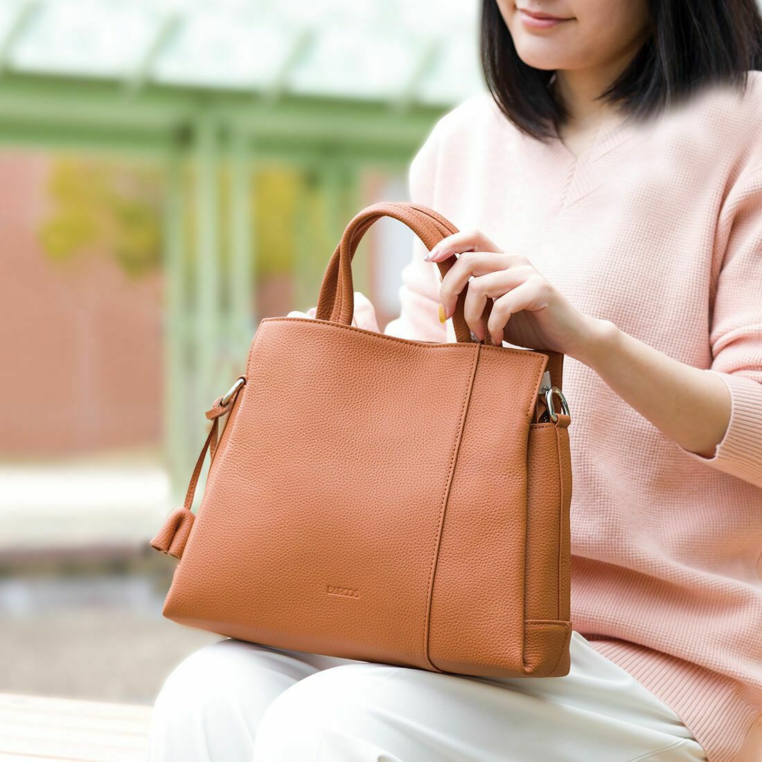 チャーム付き2wayレザーハンドバッグ<ルル>