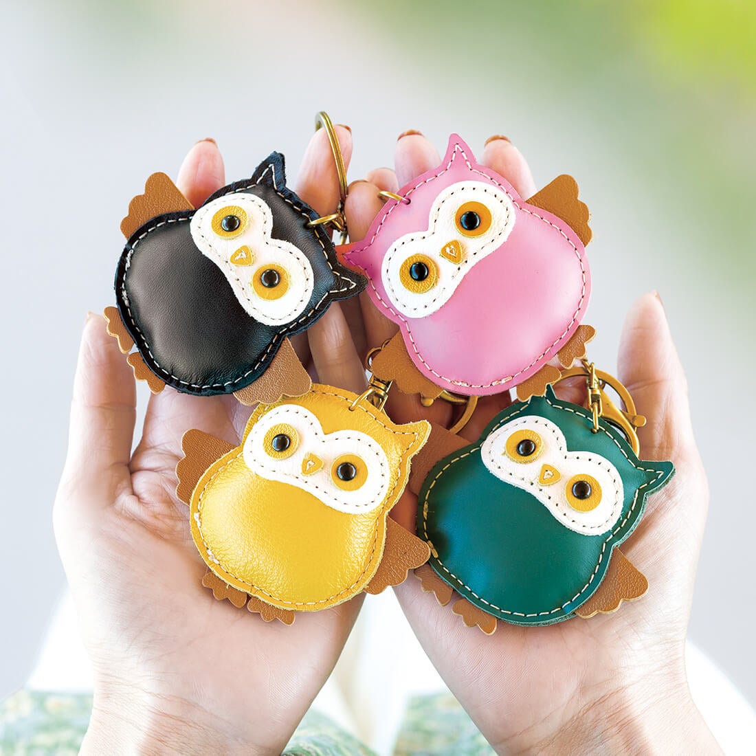 フクロウモチーフレザーキーホルダー
