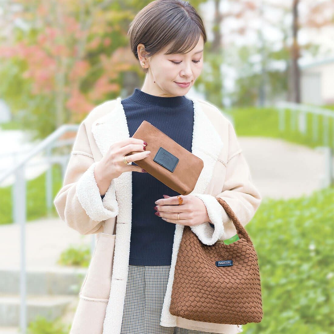 ポーチ付きスエード調1本手ハンドバッグ