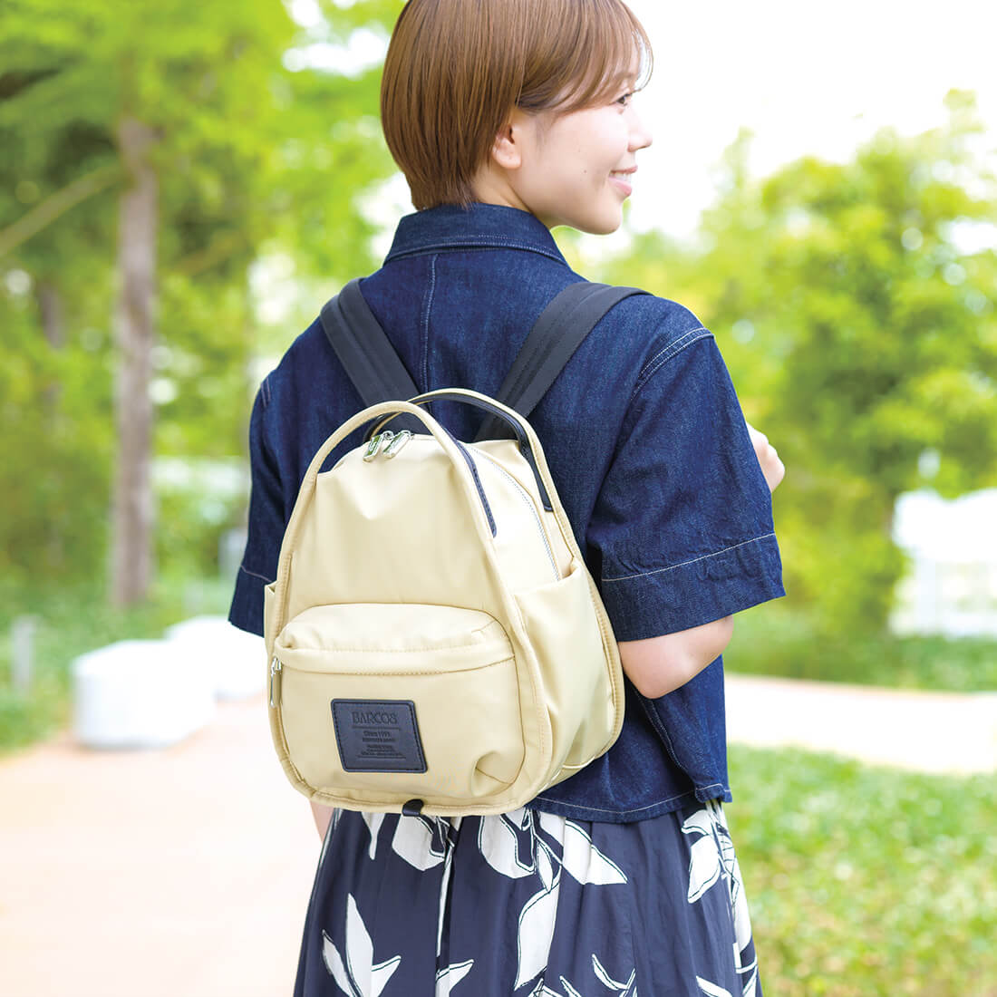 三角フォルム軽量リュック