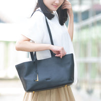 チャーム付き2wayレザートート
