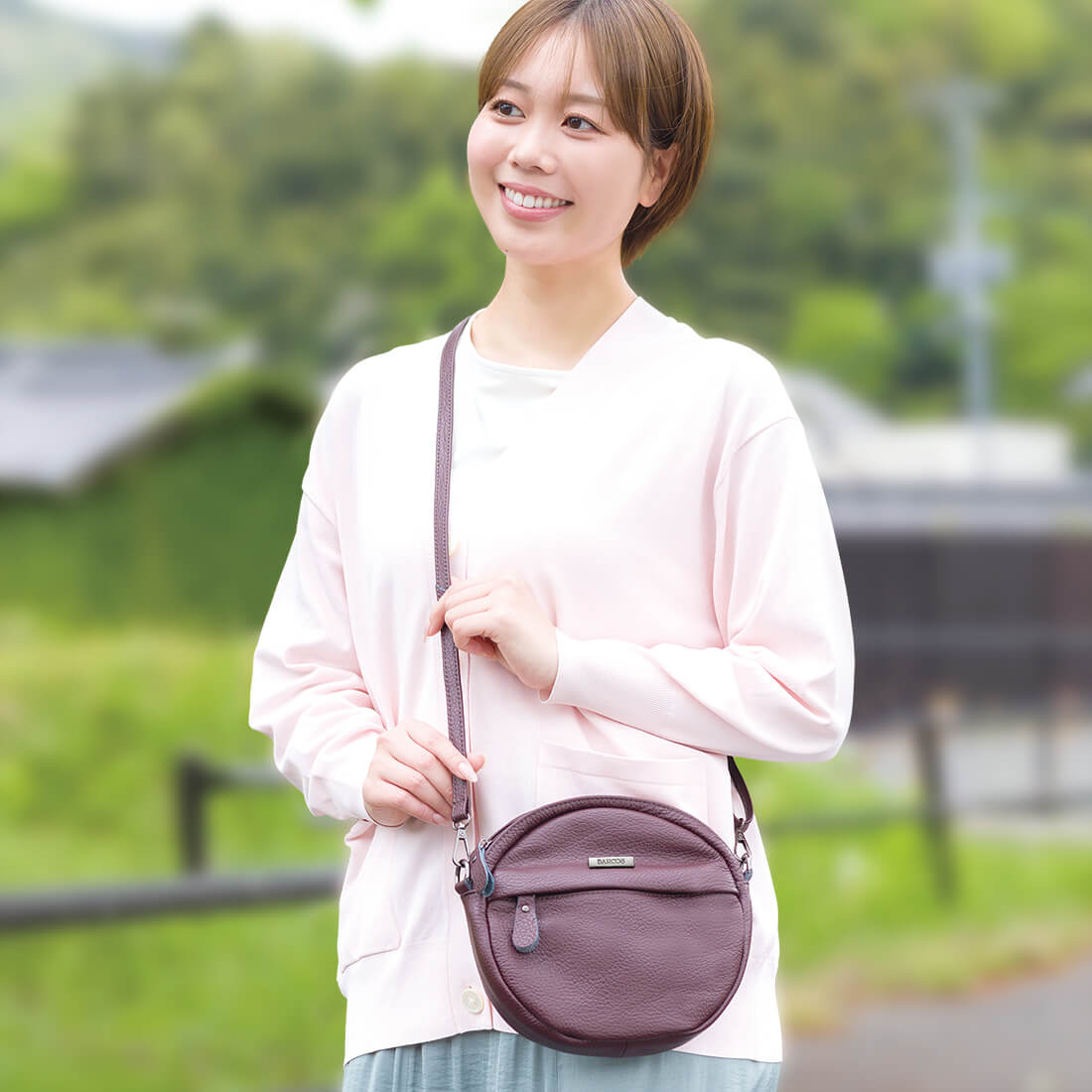 シュリンクレザー丸デザインポシェット