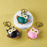 フクロウモチーフレザーキーホルダー